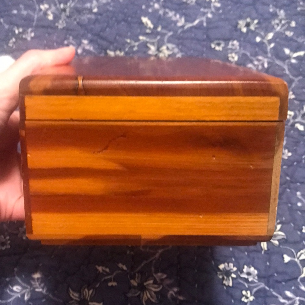 Lane Cedar Chest Mini - Picture 3 of 9